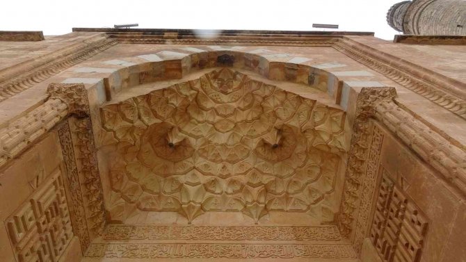 651 Yıldır Ayakta Olan Artuklu Eseri Dikkat Çekiyor