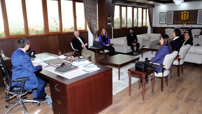 Abd İle İ̇nönü Üniversitesi Arasında Dil Eğitiminde İş Birliği