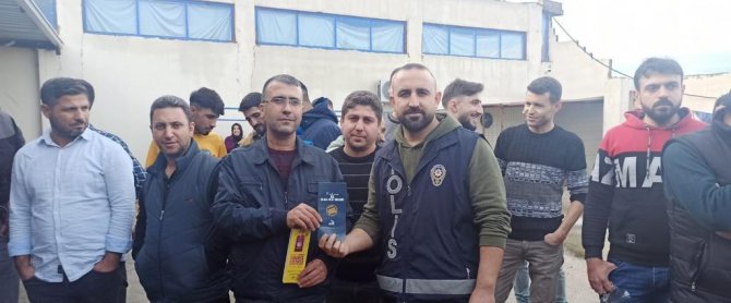 Polis, Erkekleri "Kadına El Kalkmaz" Diyerek Uyardı