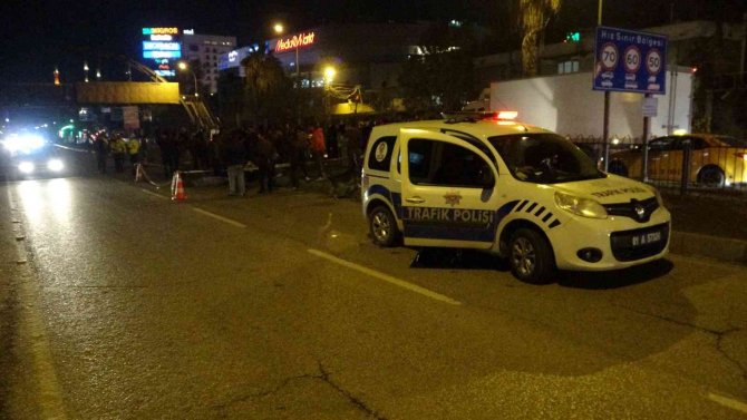 Kazada Ölen Ağabeyinin Elini Bırakmadı