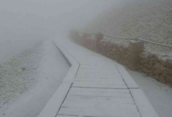 Nemrut Dağı’nda Kar Yağışı Başladı