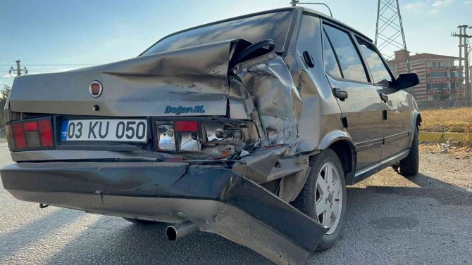 3 Araca Çarpıp Kaçtı, Düşürdüğü Parçadan Yakalandı