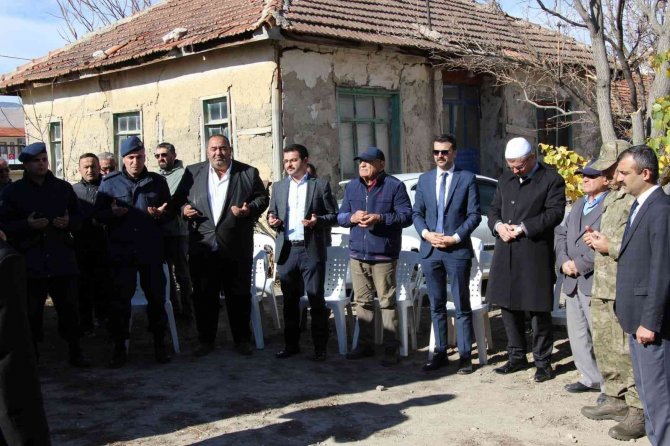 Vefat Eden Şehit Babası Protokolünde Katıldığı Törenle Toprağa Verildi