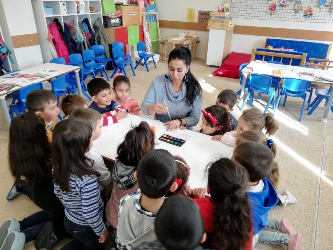 Fedakâr Öğretmen, Sınıfta Oluşturduğu Montesorri Merkezi’nde Minik Kalpleri Hayata Hazırlıyor