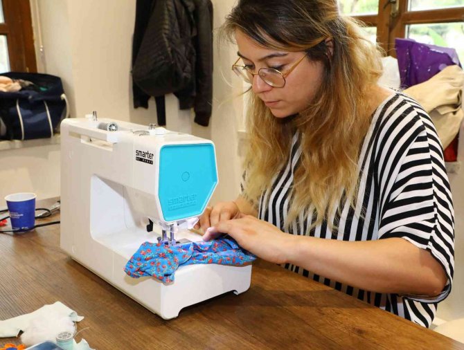 Tekstil Atıklarından Bez Bebek Ve Kıyafet Yaptılar