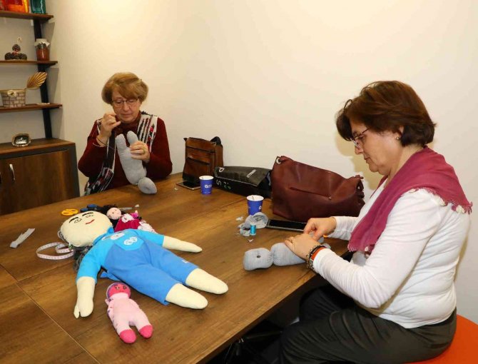 Tekstil Atıklarından Bez Bebek Ve Kıyafet Yaptılar