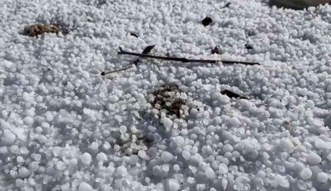 Güneşlenip Denize Giren Tatilcilere Dolu Sürprizi