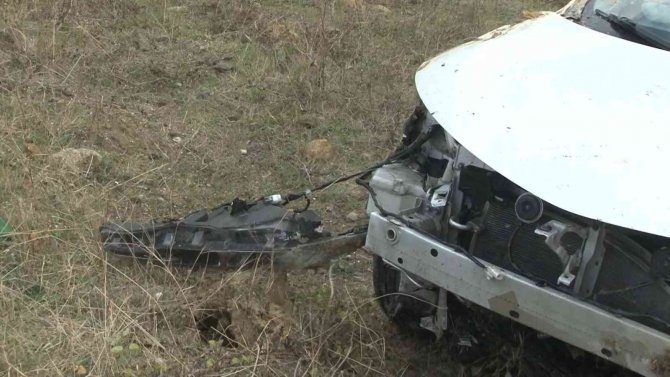 Arnavutköy’de Otomobil Şarampole Uçtu: 2 Yaralı
