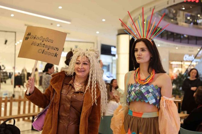 Ataşehir’de Atıklardan Giydirilmiş Manken, Atık Azaltımına Dikkat Çekti