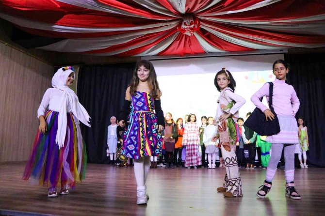 Çiftlikköy’de Öğrencilerden Sürdürülebilir Moda Defilesi