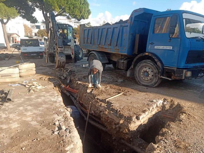 Edremit Belediyesi Sorunsuz Bir Alt Yapı İçin 7/24 Çalışıyor