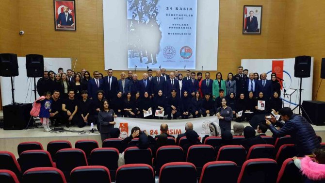 Bayburt’ta Öğretmenler Günü Coşkuyla Kutlandı