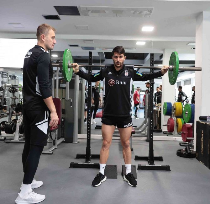 Beşiktaş Günün İlk İdmanını Tamamladı