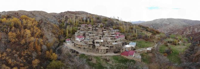 Hizan’da Sonbaharla Gelen Taş Ev Güzelliği