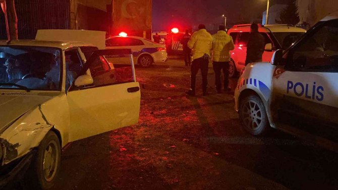 İ̇nşaattan Demir Çalan Hırsızlar Aracı Bırakıp Kaçtı