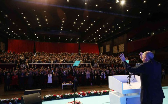 Cumhurbaşkanı Erdoğan, “Parlamentoya Girip, Teröristlerle Kol Kola Girip Kandil’de Dolaşanlar Bu Milletin Oylarının Temsilcisi Olamaz”