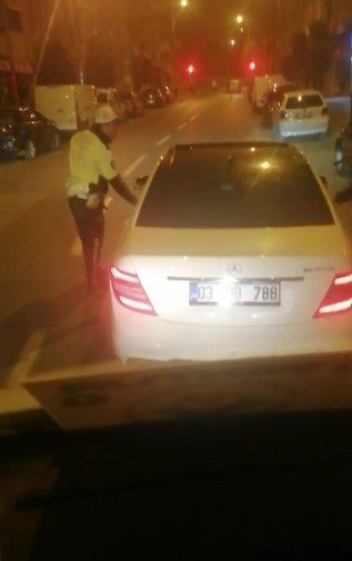 Polise Kapıyı Açmayan Sürücü Kontrol Noktasından Kaçtı