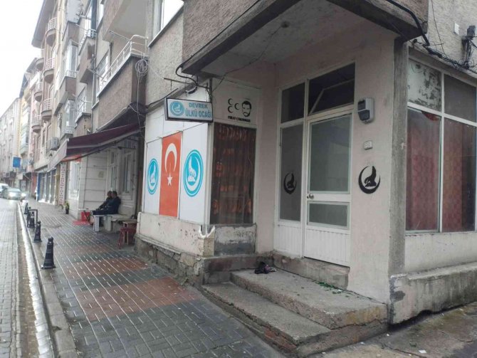 Devrek’te Ülkü Ocağı’nın Camları Kırıldı