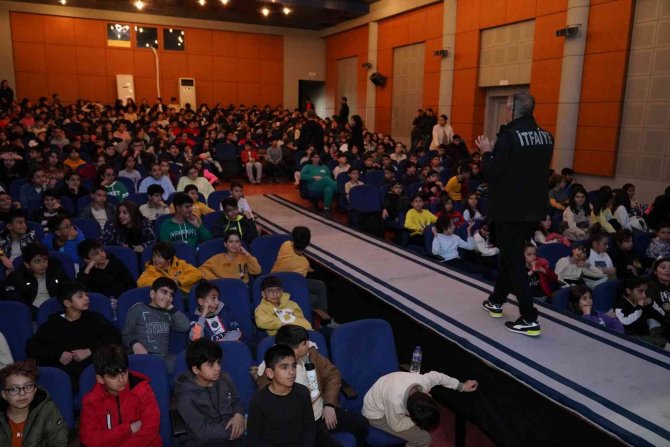 İ̇tfaiyecilerden Ortaokul Öğrencilerine Yangın Eğitimi