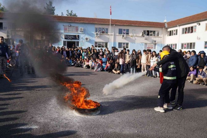 İ̇tfaiyecilerden Ortaokul Öğrencilerine Yangın Eğitimi