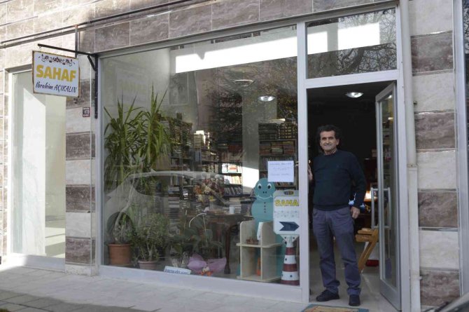 Emekli Doktor Sahafın Bin Kitapla Başlayan Serüveni 15 Bin Kitaba Ulaştı