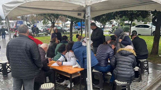 Düzce’de Vatandaşların Hasar Başvuruları Alınmaya Devam Ediyor