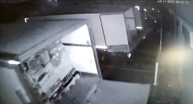 Tonlarca Ağırlıktaki Kamyonlar Beşik Gibi Sallandı