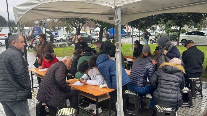 Düzce’de Vatandaşların Hasar Başvuruları Alınmaya Devam Ediyor