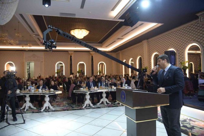 Öğretmen Başkan’dan Meslektaşları Onuruna Akşam Yemeği