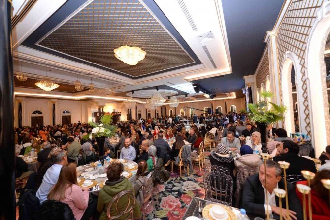 Öğretmen Başkan’dan Meslektaşları Onuruna Akşam Yemeği