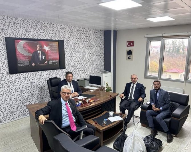 1287 Öğrenciye Kışlık Mont Ve Bot Yardımı