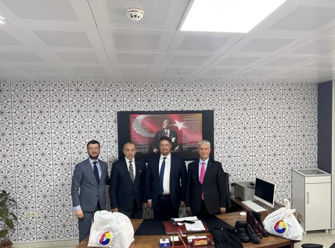 1287 Öğrenciye Kışlık Mont Ve Bot Yardımı