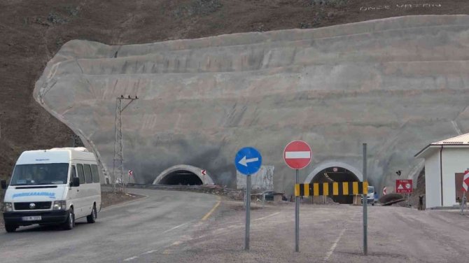 Türkiye’nin En Uzun 3. Tüneli Kar Düştüğünde Tek Tüpten Hizmete Açılacak