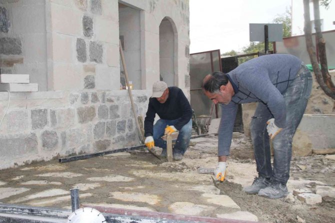 515 Yıllık Tarihi Ahmet Bey Camisinde Restorasyon Çalışmaları Sürüyor