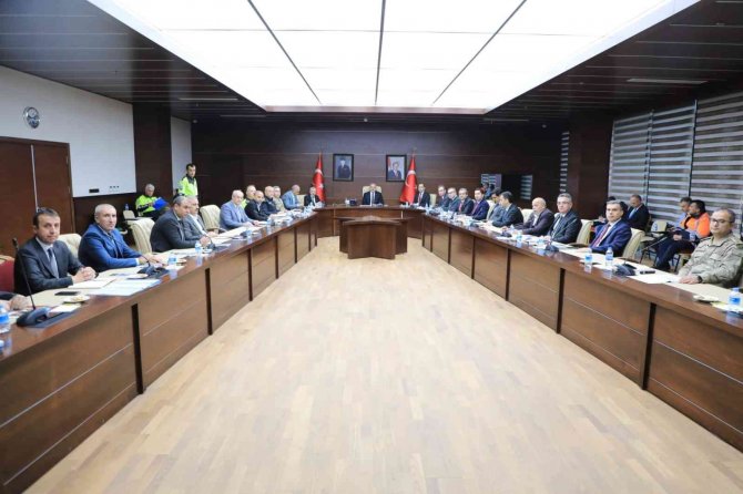 Elazığ’da ’Kış Mevsimi Trafik Tedbirleri’ Toplantısı Yapıldı