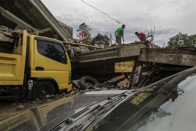 Endonezya’daki Depremde Hayatını Kaybedenlerin Sayısı 310’a Yükseldi