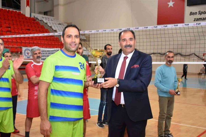Erzincan’da Öğretmenler Arası Voleybol Turnuvası Düzenlendi
