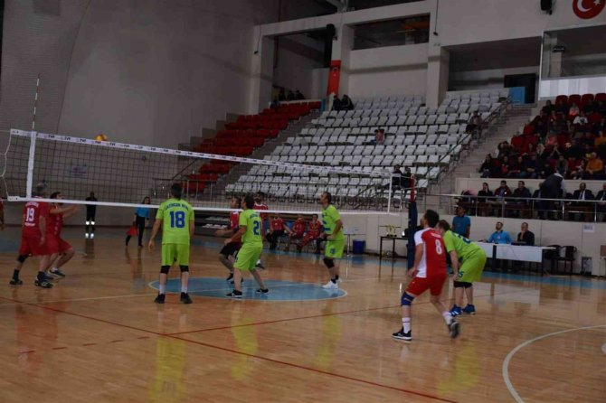 Erzincan’da Öğretmenler Arası Voleybol Turnuvası Düzenlendi
