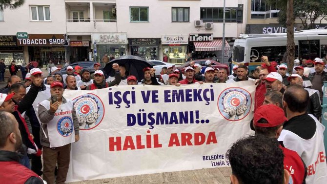 Tazminatsız İşten Çıkarıldıklarını İddia Eden İşçilerden Gaziemir Belediyesi Önünde Eylem