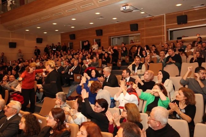 Orhan Hakalmaz Türkülerini Öğretmenler İçin Söyledi