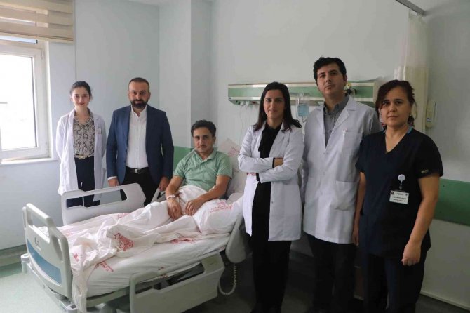 Yüzüne İnşaat Demiri 8 Santim Saplanan İşçi Yarım Santimle Kurtulmuş