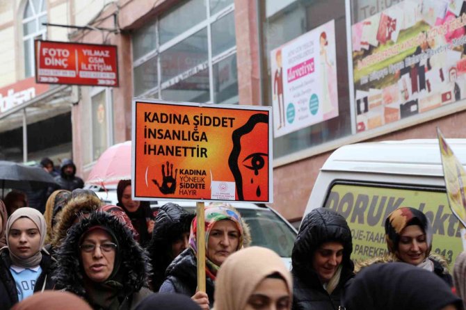 Gümüşhane’de Kadına Yönelik Şiddete Karşı Uluslararası Mücadele Günü Yürüyüşü
