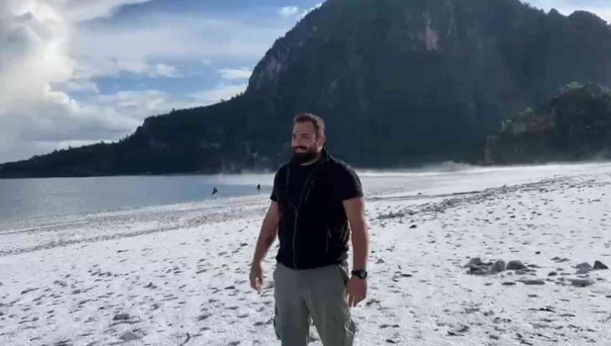 Güneşlenip Denize Giren Tatilcilere Dolu Sürprizi