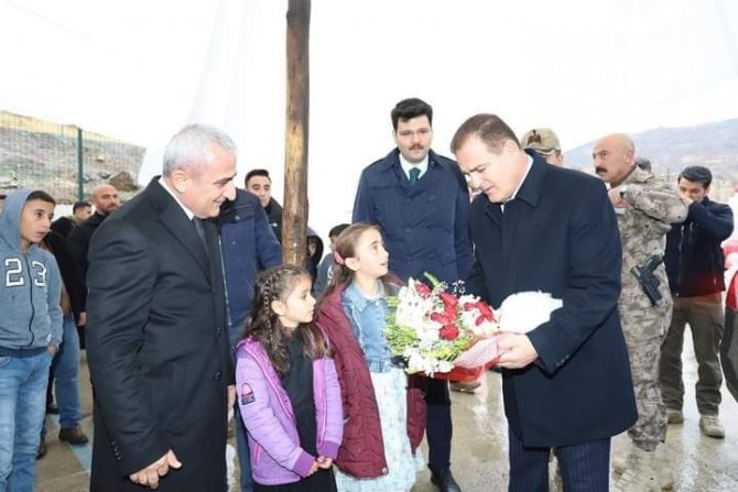 Hayırseverlerin Yaptırdığı 13 Derslikli Okul Törenle Açıldı