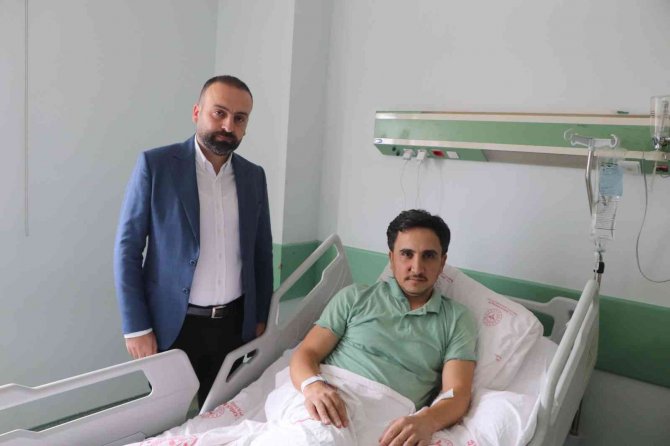 Yüzüne İnşaat Demiri 8 Santim Saplanan İşçi Yarım Santimle Kurtulmuş