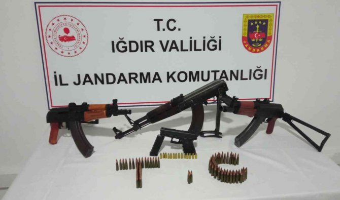 Iğdır’da Durdurulan Araçta Kalaşnikof Çıktı: 2 Tutuklu