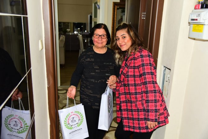İ̇ncirliova Belediyesi Ekipleri Emekli Öğretmenlere Konuk Oldu