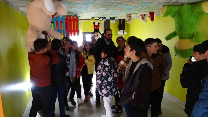 Kırsal Mahallelerdeki Çocuklar Müze Ve Buz Pisti İle Tanıştı