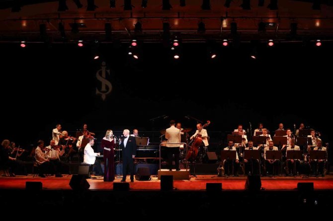 İ̇ş Sanat, Frank Sinatra Şarkılarını Seyirci İle Buluşturdu