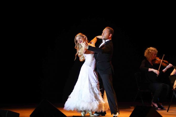 İ̇ş Sanat, Frank Sinatra Şarkılarını Seyirci İle Buluşturdu